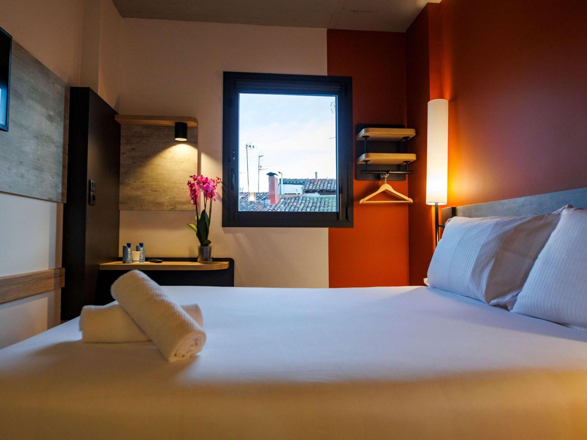 Отель Ibis Budget Logrono Centro Экстерьер фото