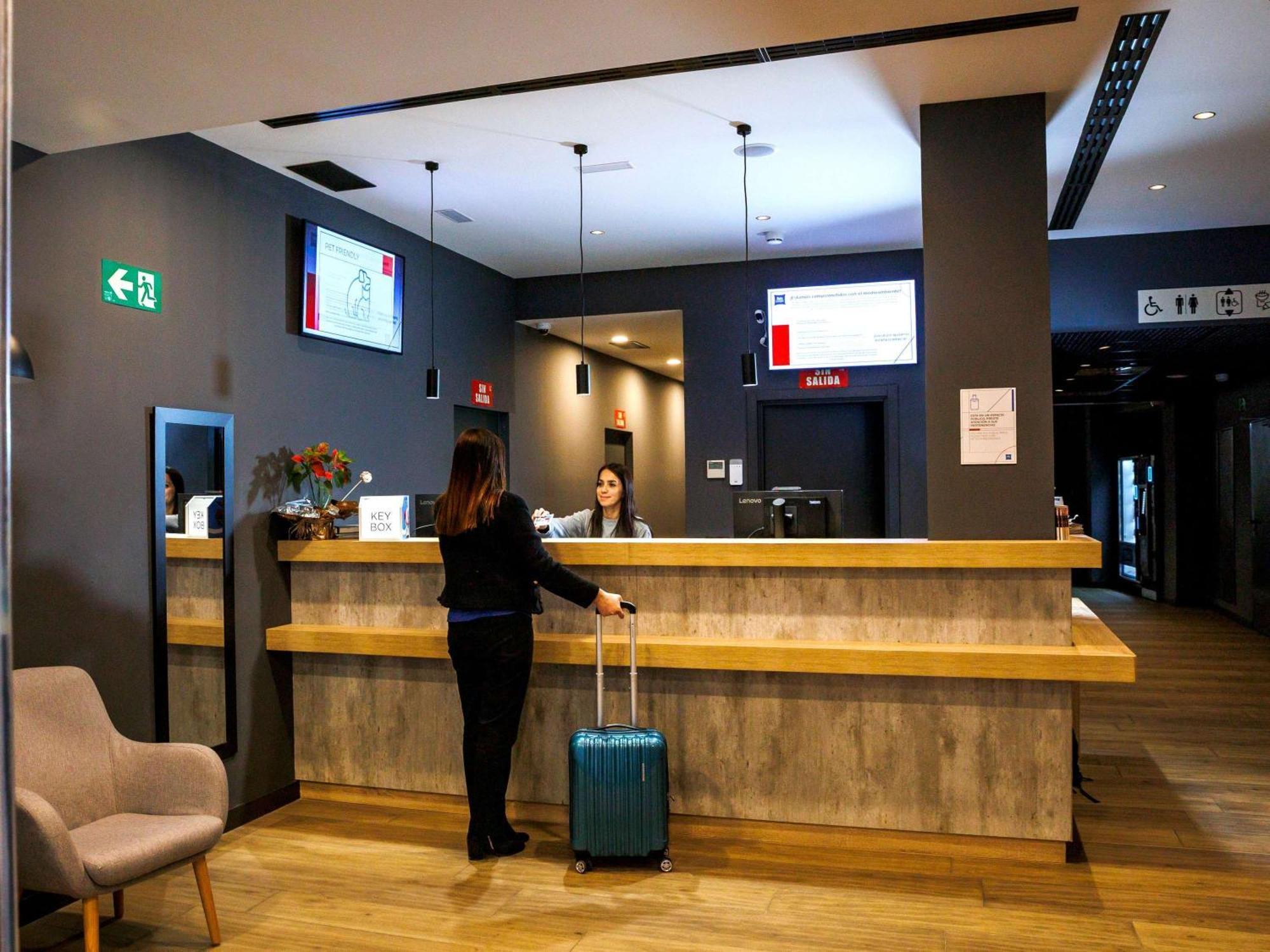 Ibis Budget Logrono Centro Экстерьер фото